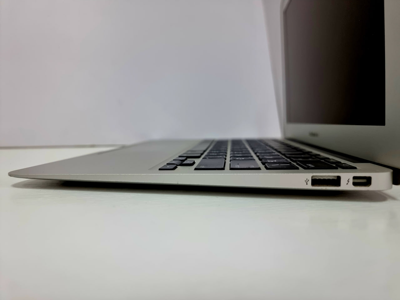 MacBook Air 11,6" 2014, Intel Core i5, 1,4ГГц, 8Гб, 128Гб SSD, Без коробки, Серебристый - Б/У
