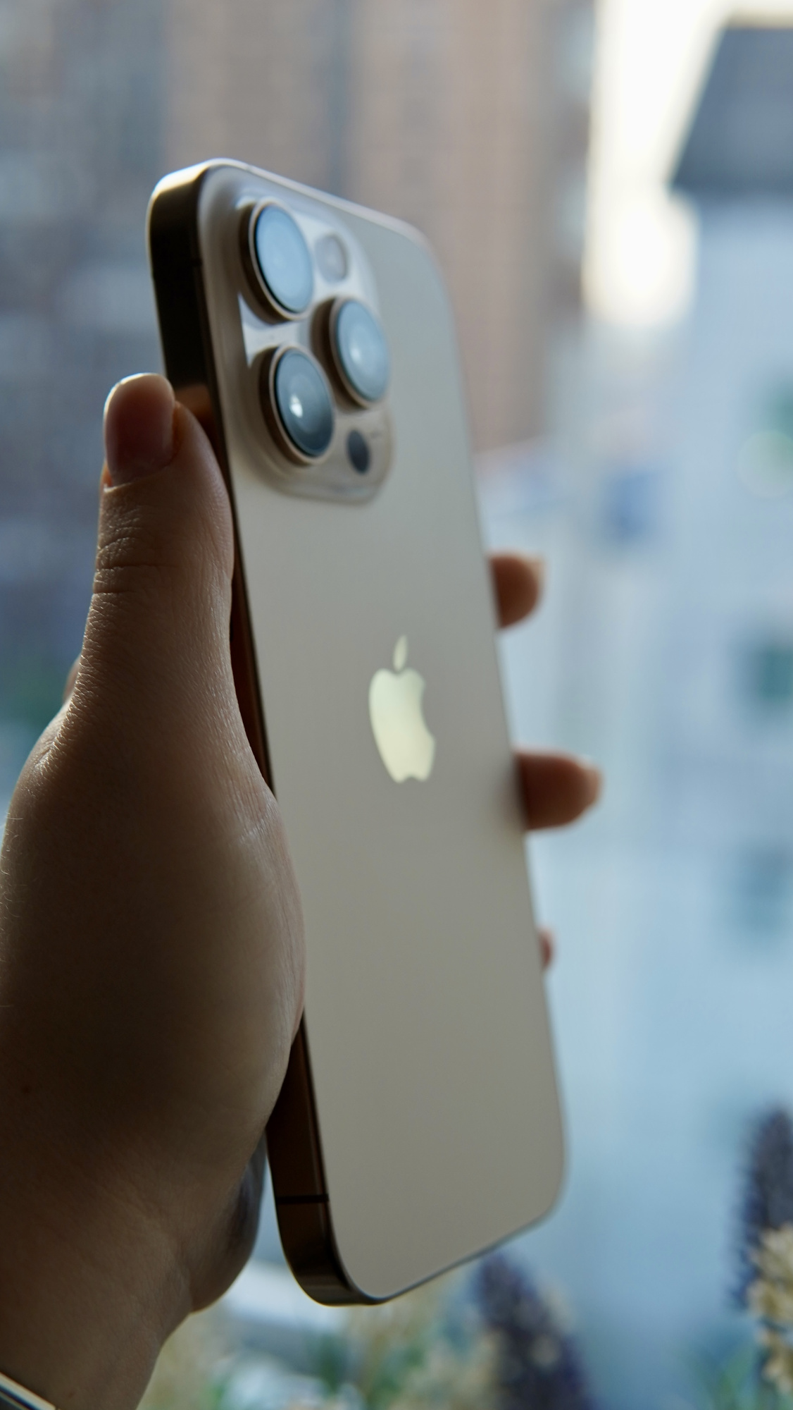 Смартфон Apple iPhone 16 Pro 128Гб (1 sim + eSIM / 98%) Пустынный титан - Б/У  ★★★★★